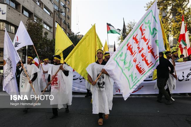 کفن‌پوشان به میدان آمدند/ تصاویری از حضور قالیباف در حلقه دانشجویان کفن پوش در راهپیمایی حمایت از وعده صادق 2