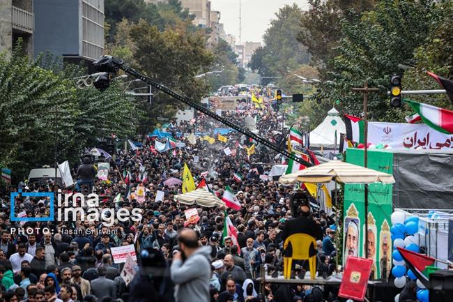 راهپیمایی روز13 آبان مقابل سفارت سابق آمریکا در تهران