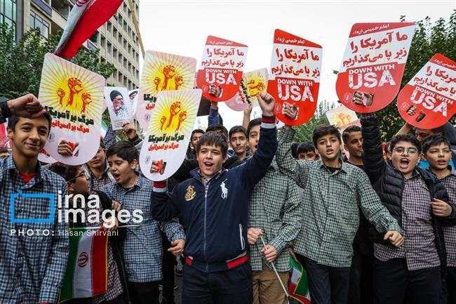 راهپیمایی روز13 آبان مقابل سفارت سابق آمریکا در تهران