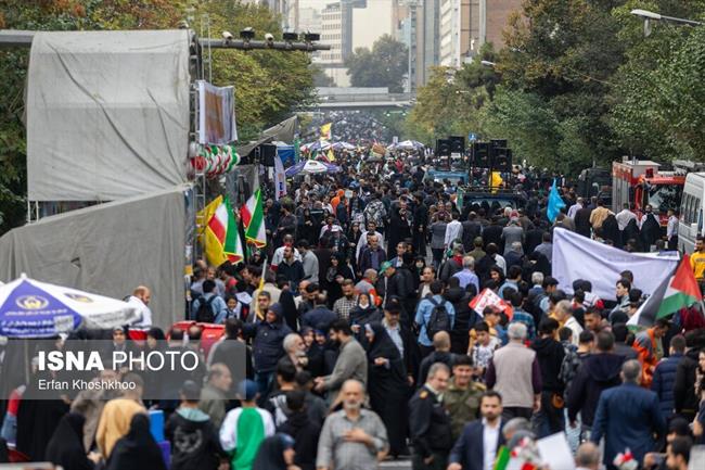 راهپیمایی روز13 آبان مقابل سفارت سابق آمریکا در تهران