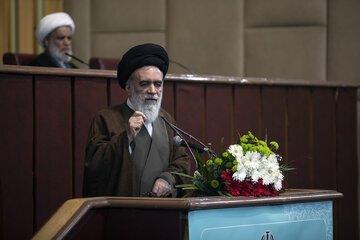 عضو خبرگان: وظیفه حاکم اسلامی معرفی حاکم بعدی است تا خبرگان این امانت را به اهلش بسپارد/ حسینی خراسانی: شهادت فرماندهان ارشد مقاومت، از مصائب بزرگ است