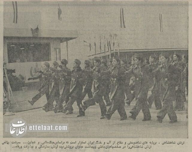 سفر به ایران قدیم؛ عکس‌های رژه دختران جوان ارتشی جلوی شاه منتشر شد!