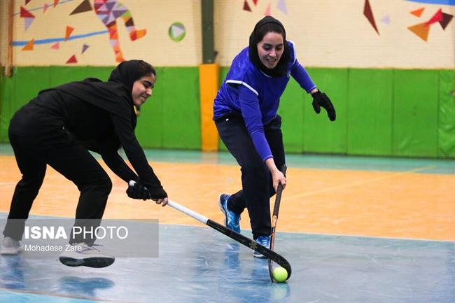 رقابت‌های پرشور هاکی بانوان مشهد؛ نسترن به قهرمانی رسید