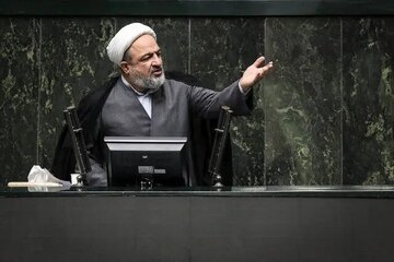 انتقاد تند روزنامه نزدیک به قالیباف از رسایی: او نماینده است یا بلاگر سیاسی پوپولیست؟ / اسم خودتان را هم گذاشته‌اید انقلابی