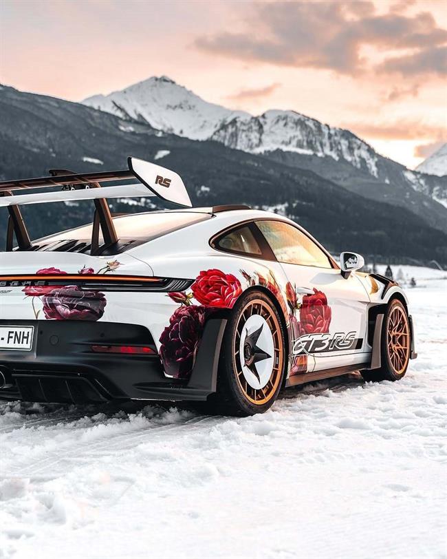 شاهکار گل‌آرایی روی بدنه پورشه GT3 RS!