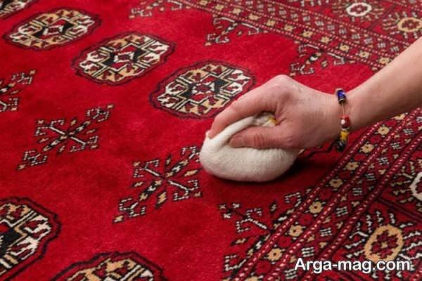 پاک کردن انواع لکه از فرش دستباف بدون نیاز به قالیشویی