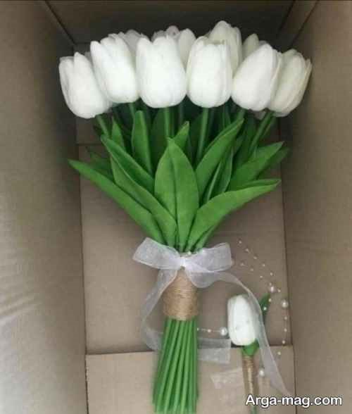 دسته گل لاله با دیزاین ساده