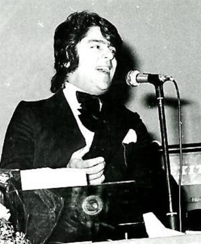 احمد ظاهر، محبوب‌ترین خواننده افغانستان (عکس)