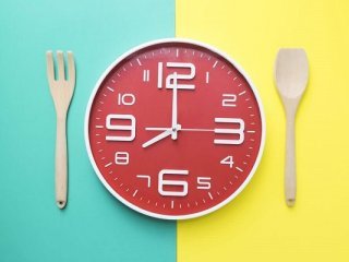 چه زمانی شام بخوریم تا چاق نشویم؟