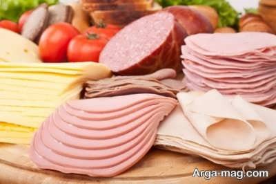 تفاوت ژامبون کالباس و بیکن چیست؟ مقایسه کامل انواع فراورده‌های گوشتی