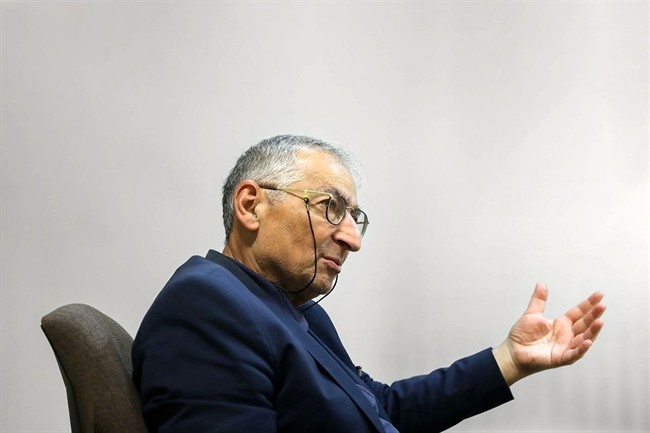 زیباکلام: بنزین ارزان عمدتا به جیب اقشار مرفه می‌رود/ از گرانی بنزین حمایت می‌کنم/ بنزین مفت کشور را بیچاره کرده+ فیلم