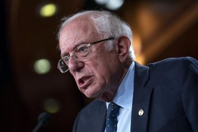 انتقاد شدید برنی سندرز از اقدام جنگ طلبانه ترامپ در ونزوئلا/ پس شعار "اول آمریکا" چه شد؟!