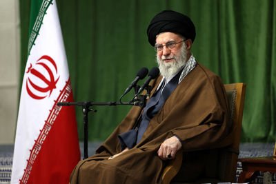 رهبر انقلاب: جوان های امروز ما جوانان خوبی هستند/ انتقال ارزش های دوران دفاع مقدس به نسل جدید نیازمند پیگیری بی وقفه است