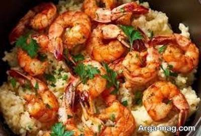 طرز تهیه میگو با پنیر سفید و رازهای لذیذ شدن این غذا