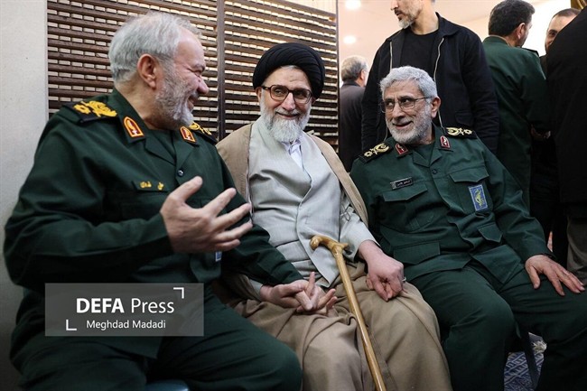 تصاویری از حضور مقامات در مراسم ختم آیت‌الله سیدمحمد شاهچراغی/ نشستن وزیر اطلاعات بین دو سردار عالیرتبه سپاه/ ظاهر زمستانی فرمانده کل سپاه