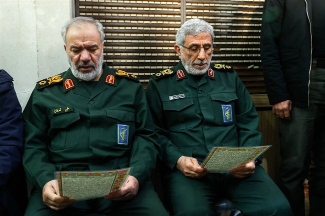 تصاویری از حضور مقامات در مراسم ختم آیت‌الله سیدمحمد شاهچراغی/ نشستن وزیر اطلاعات بین دو سردار عالیرتبه سپاه/ ظاهر زمستانی فرمانده کل سپاه