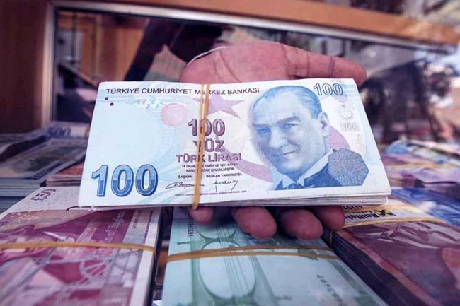 سقوط ارزش لیر ترکیه در برابر دلار 