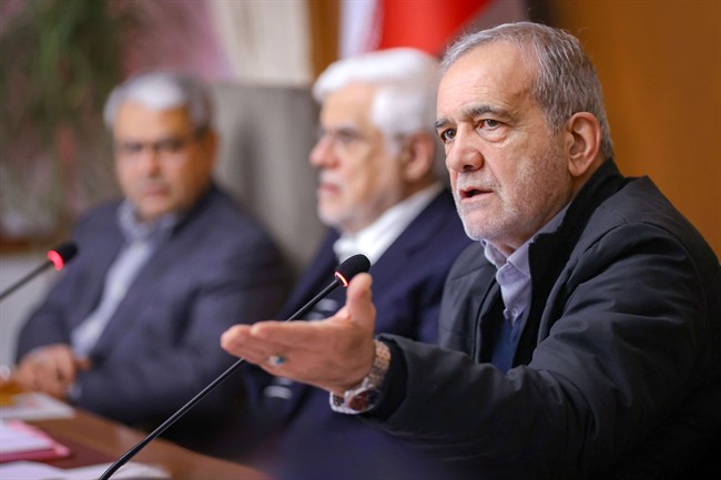 ناصر ایمانی: آسمان به زمین نمی‌رسد اگر برخی وزرا تغییر کنند