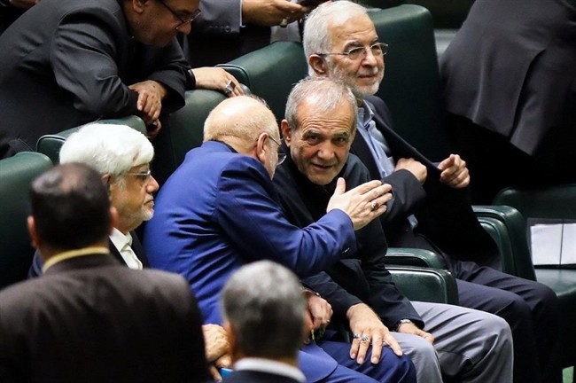 نامه 171 نماینده مجلس خطاب به پزشکیان و قالیباف درباره حقوق 1405 کارکنان و کارگران