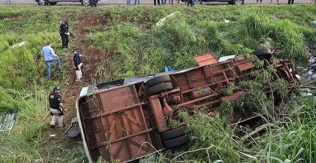 42 کشته و زخمی در پی واژگونی اتوبوس + جزئیات