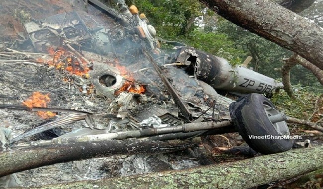 لحظه دلهره‌آور از برخورد و سقوط 2 بالگرد + فیلم