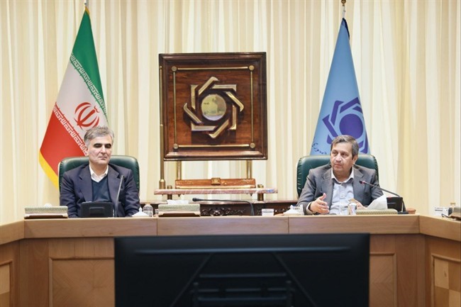 همتی وارد بانک مرکزی شد+ عکس