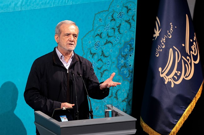 حاشیه جلسه پزشکیان با فعالان اقتصادی/ کمر ملت زیر بار وضعیت اقتصادی خم شده +فیلم