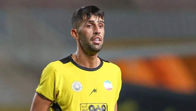 شوک به خط میانی سپاهان؛ دوری یک‌ماهه آرش رضاوند از میادین