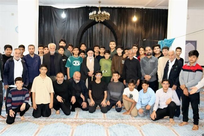 انتقاد یک امام جمعه از پیشنهاد برای مذاکره ایران و آمریکا/ دشمن از  مشکلات  اقتصادی کشور به عنوان ابزار جنگ استفاده می کند