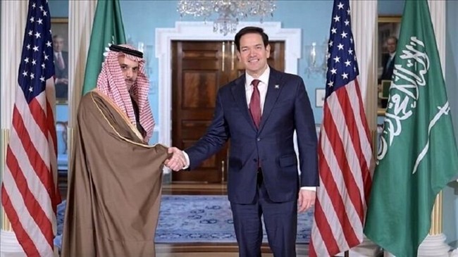 رایزنی‌های منطقه‌ای آمریکا و عربستان / مارکو روبیو و فرحان دیدار کردند