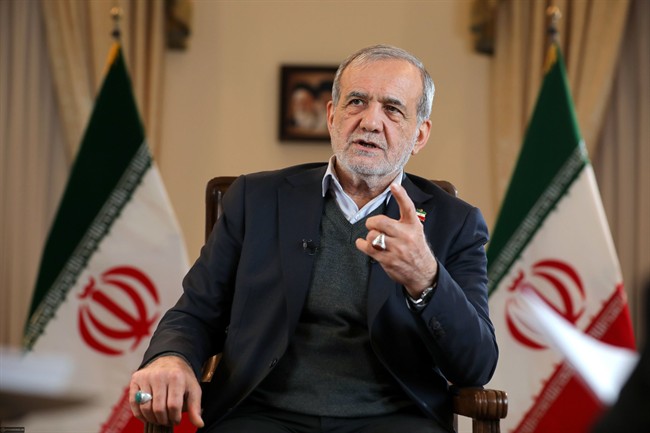 پزشکیان: با گران‌فروشان و محتکران بدون هیچ مماشاتی برخورد می‌کنیم/ حمایت از تولیدکنندگان اولویت دولت است