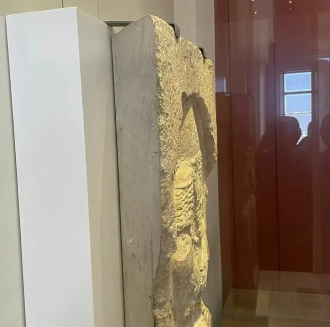 سنگ نگاره ساسانی 3