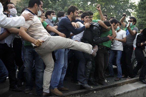 میرحسین موسوی؛ عاقبت سیاستمداری با توهمات و کینه‌های بی پایان +عکس