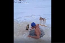 جوان ورزشکار هریسی و تمرین جسورانه در سرمای زمستان