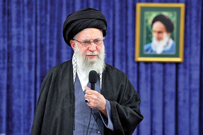 تاکید رهبری بر ایستادگی ملت