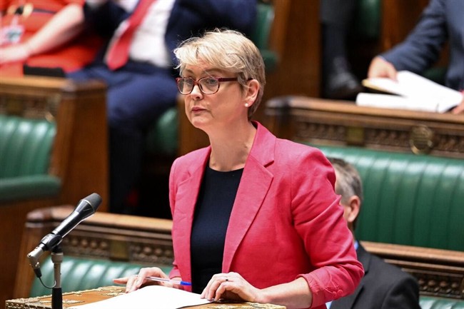 حمایت لندن از مذاکرات ایران و آمریکا همراه با تکرار ادعاهای هسته‌ای