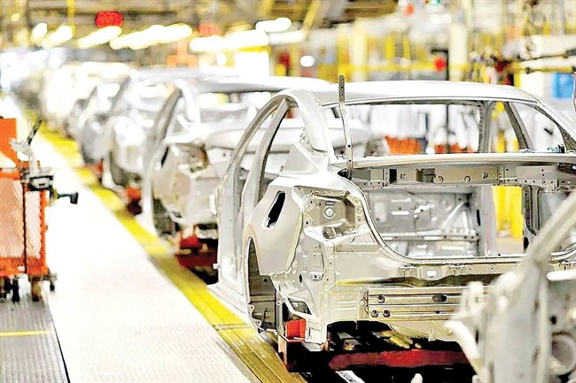 روند نزولی شاخص تولید و فروش خودرو  و  قطعات