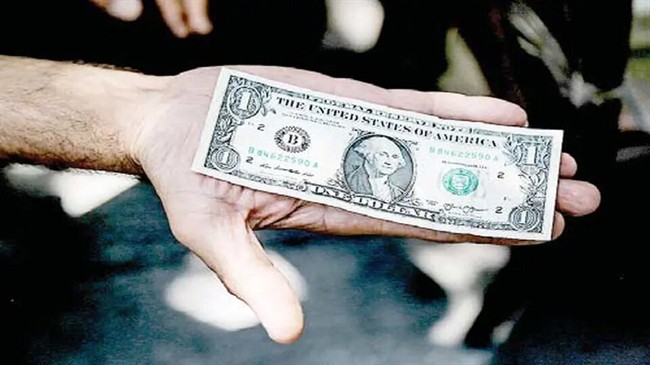 سقوط دستمزد دلاری و شتاب مهاجرت متخصصان!